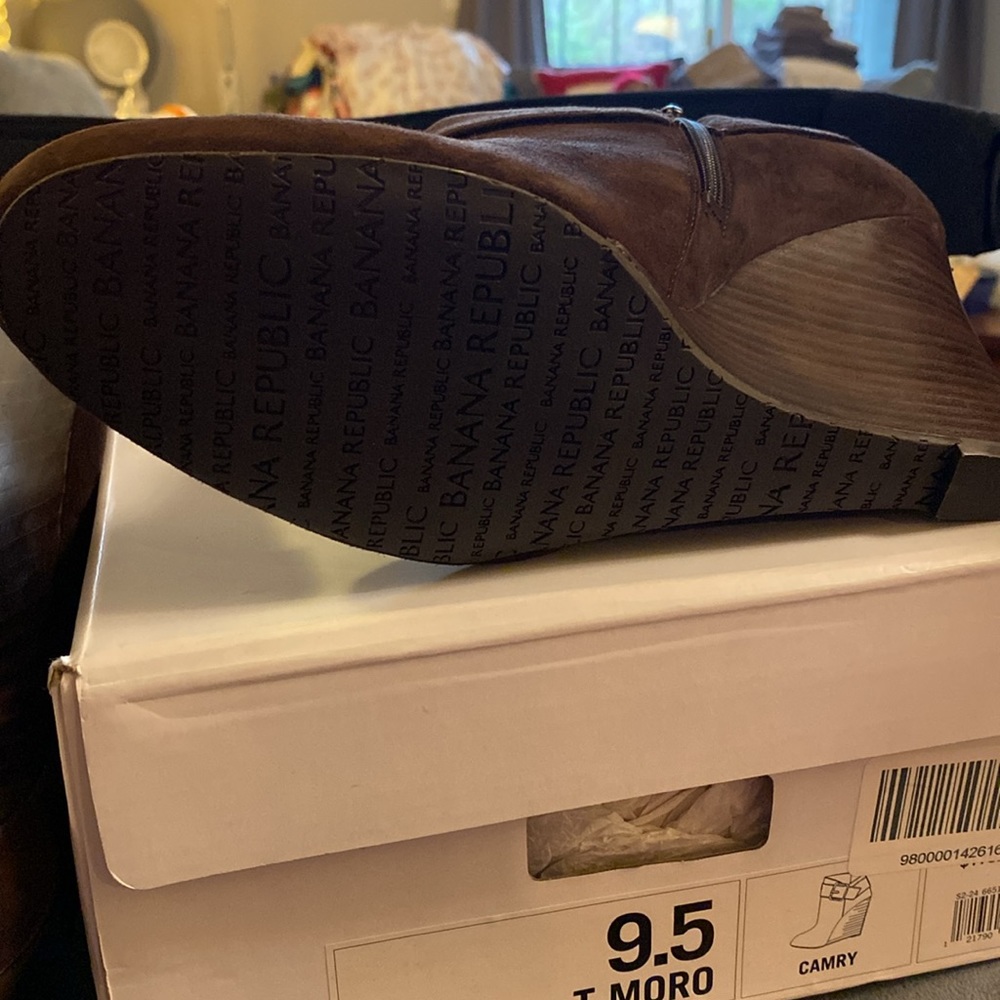 NIB Banana Republic Camry Suede Boots, Size 9.5, Brown - Picture 8 of 8
